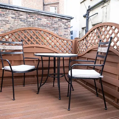 Number Seven شقة ويتبي