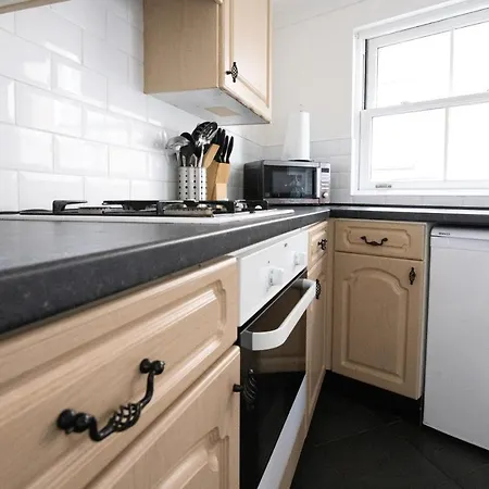 Apartman Number Seven *