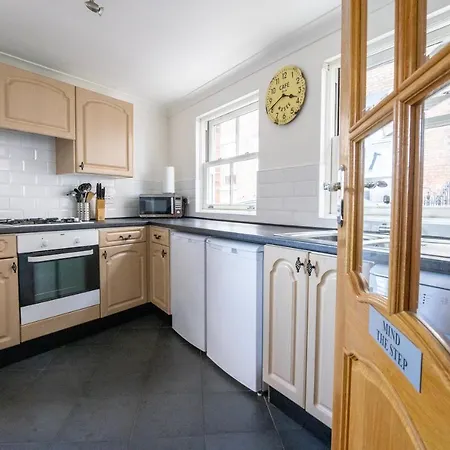 Apartman Number Seven